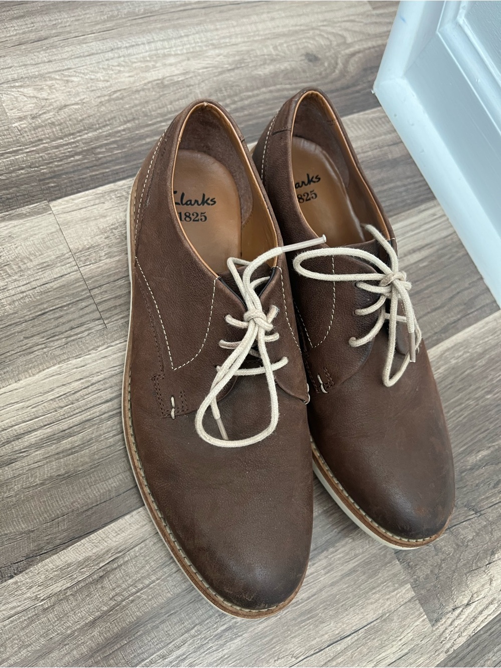Men’s Clark’s Extra light Brown Dress Shoes Size 9